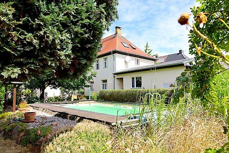 Foto <b>Seltene Gelegenheit</b> +++ Einfamilienhaus in Leipzig-Stötteritz +++ über 200 qm Wohn-/Nutzfläche, 834 qm Grdst., Pool, Kamin, Garage, Carport, Gartenhaus ... Foto <b>Seltene Gelegenheit</b> +++ Einfamilienhaus in Leipzig-Stötteritz +++ über 200 qm Wohn-/Nutzfläche, 834 qm Grdst., Pool, Kamin, Garage, Carport, Gartenhaus ...